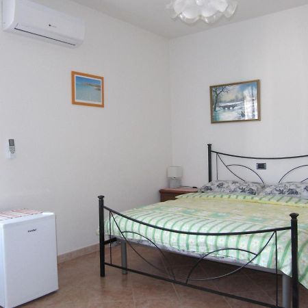 Uras Il Portico B&B 외부 사진