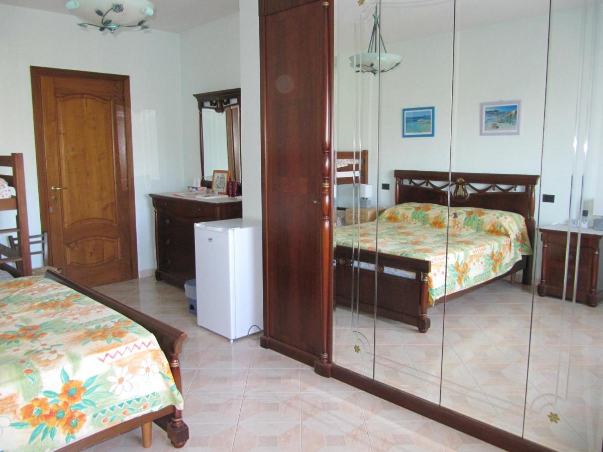 Uras Il Portico B&B 외부 사진