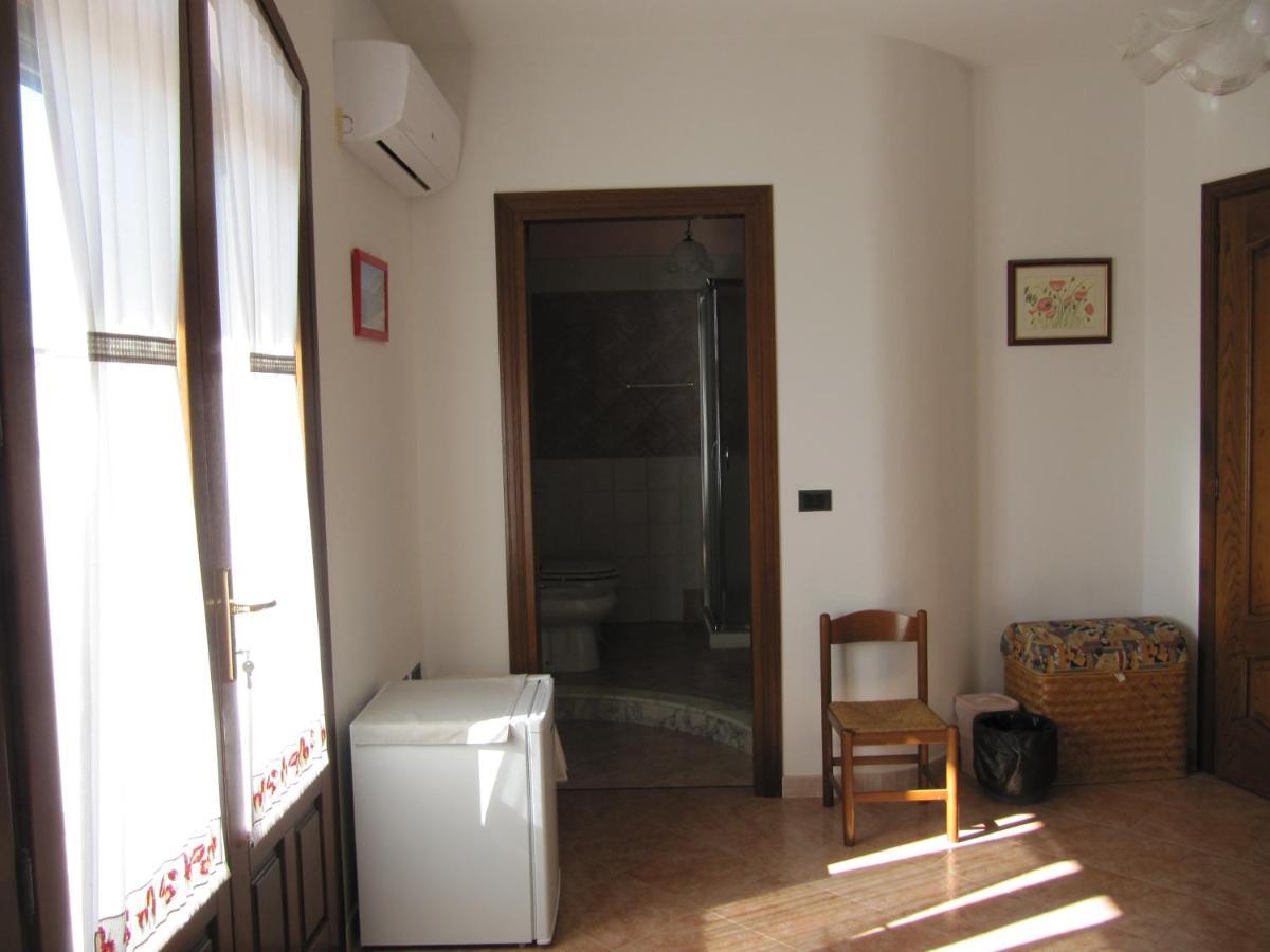 Uras Il Portico B&B 외부 사진
