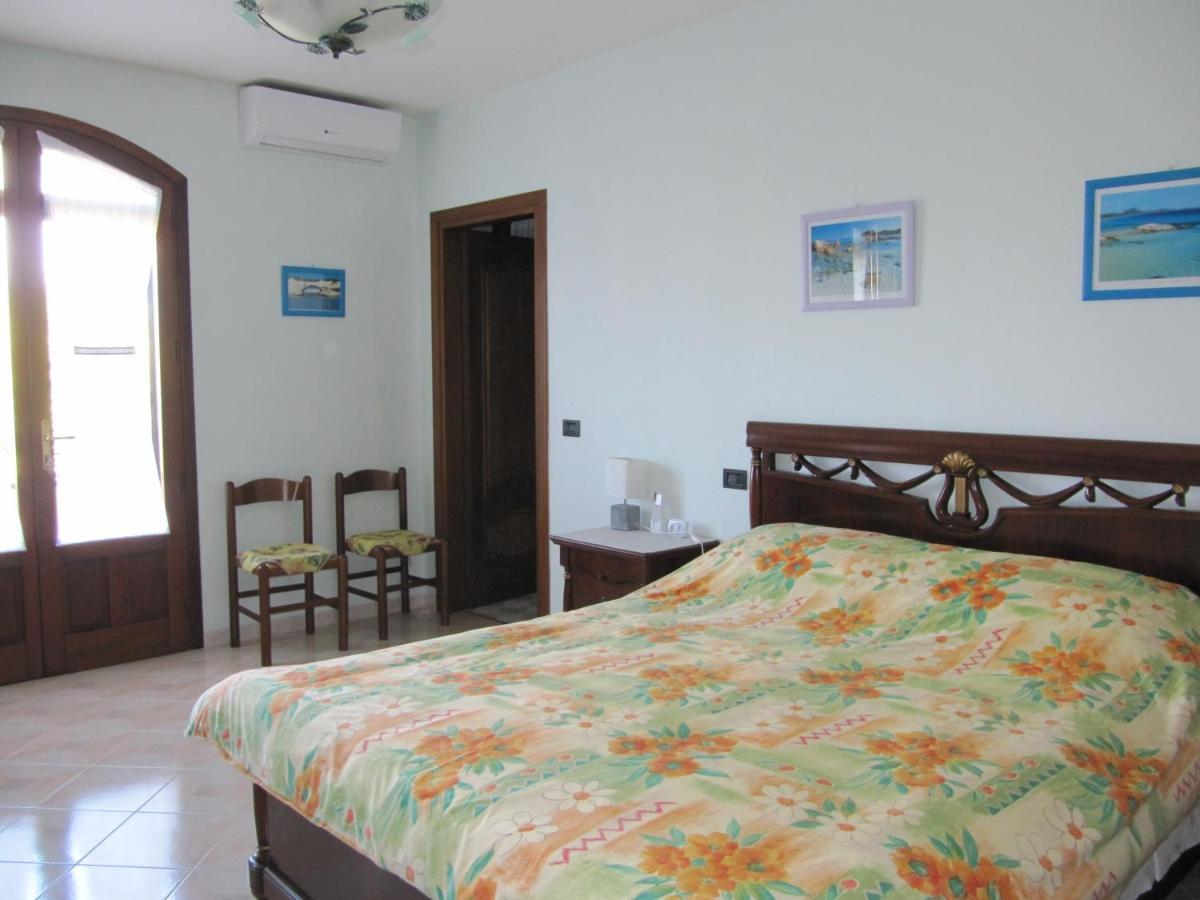 Uras Il Portico B&B 외부 사진