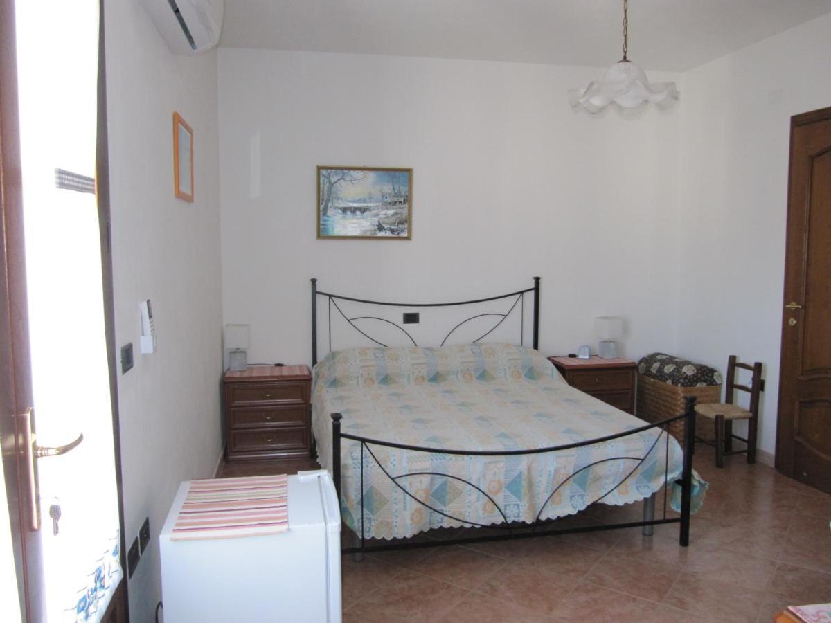 Uras Il Portico B&B 외부 사진