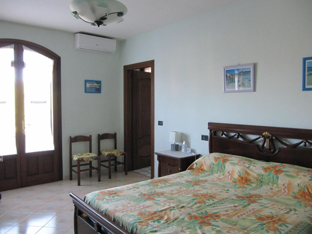 Uras Il Portico B&B 외부 사진