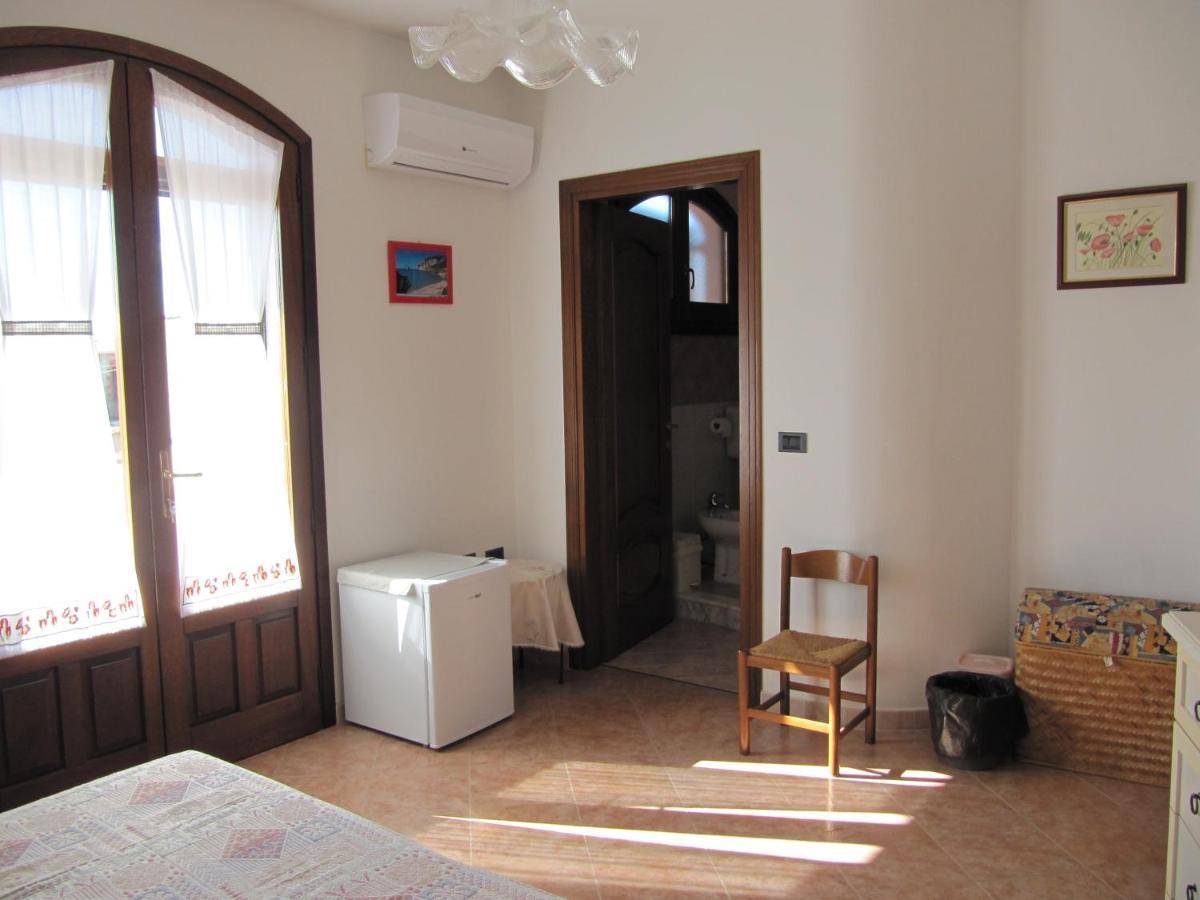 Uras Il Portico B&B 외부 사진