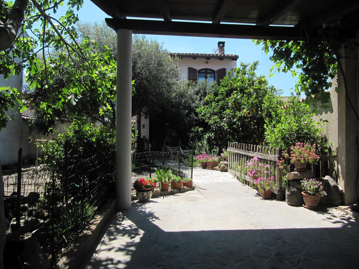 Uras Il Portico B&B 외부 사진
