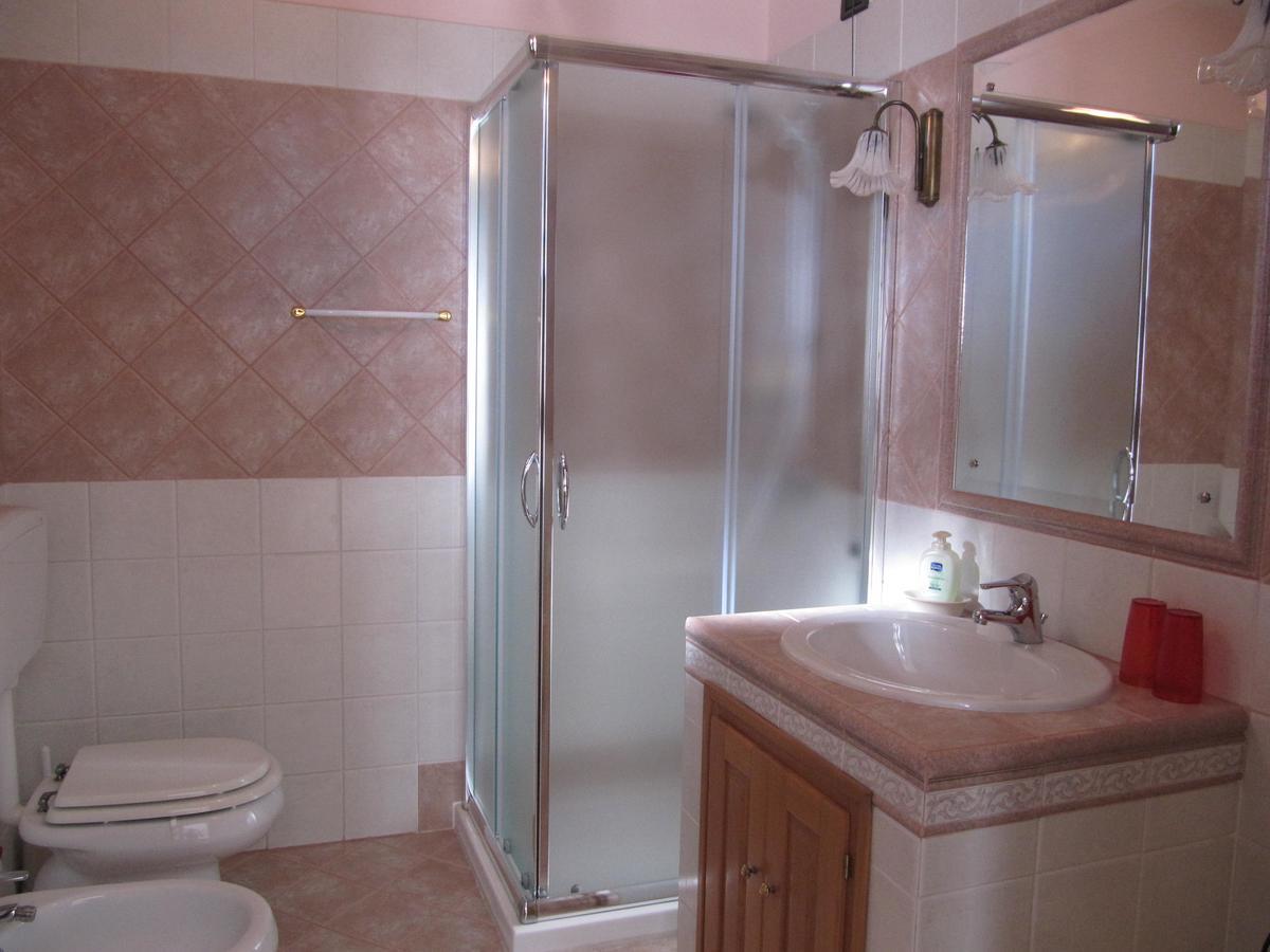 Uras Il Portico B&B 외부 사진
