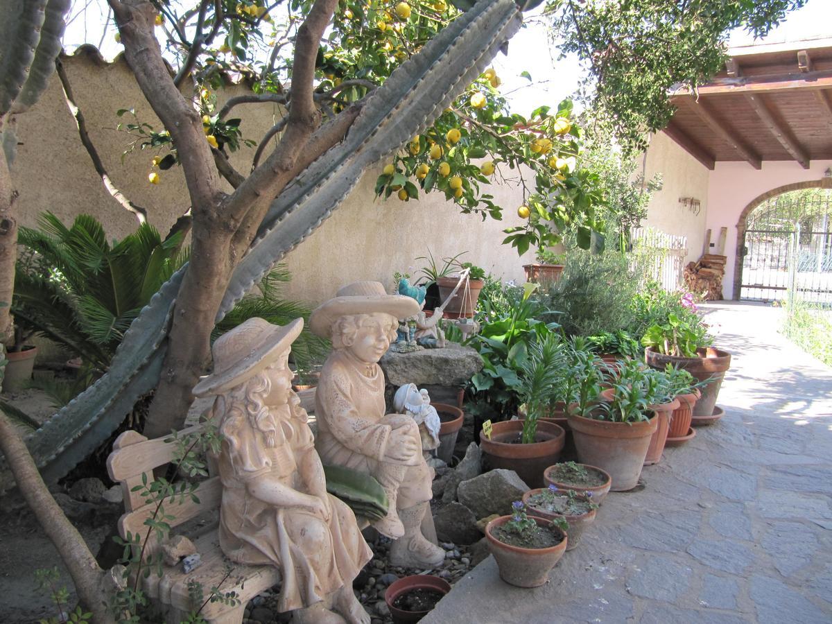 Uras Il Portico B&B 외부 사진