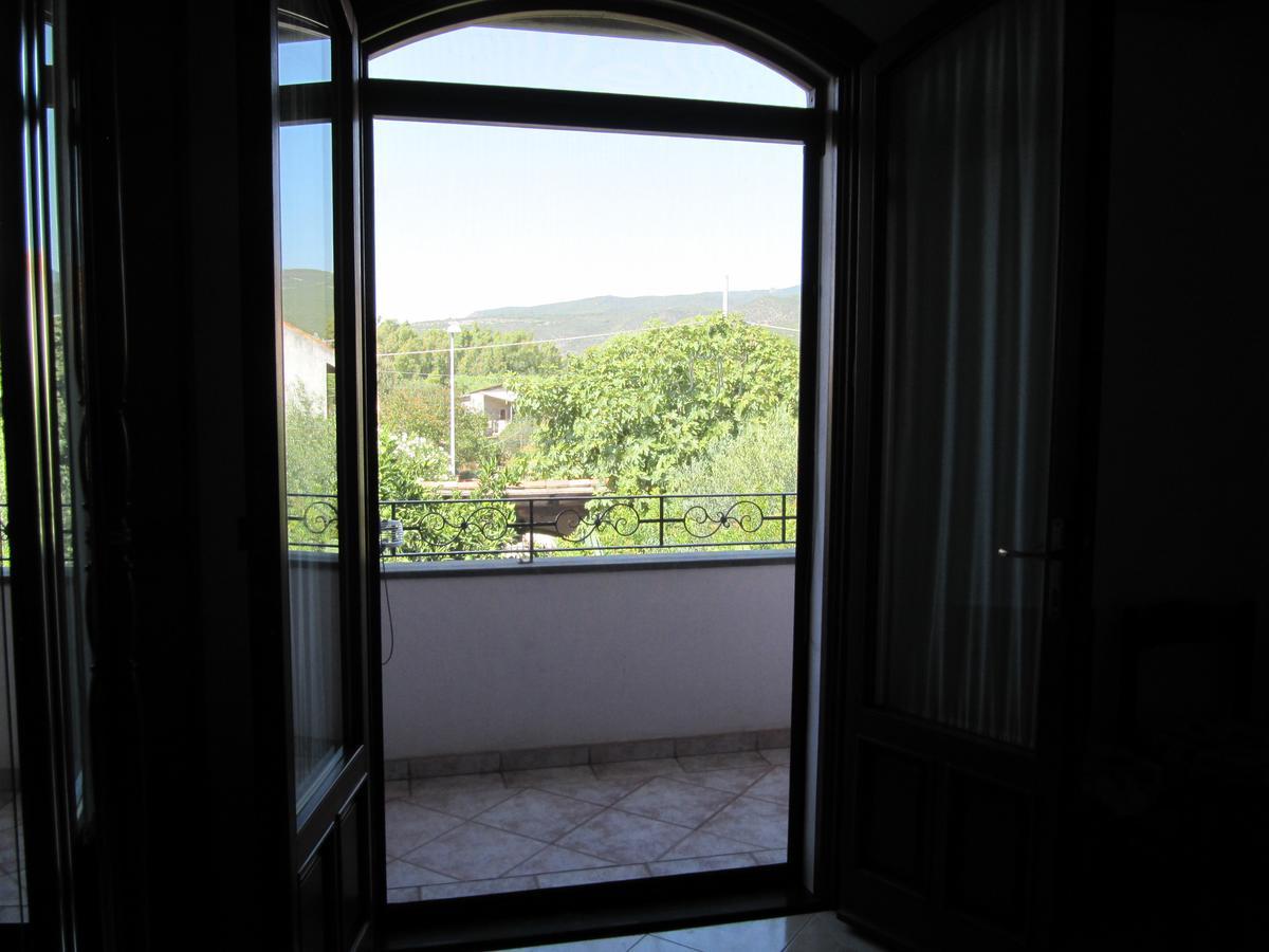 Uras Il Portico B&B 외부 사진